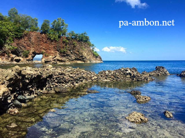 Pesona Keindahan Pantai Pintu Kota Ambon